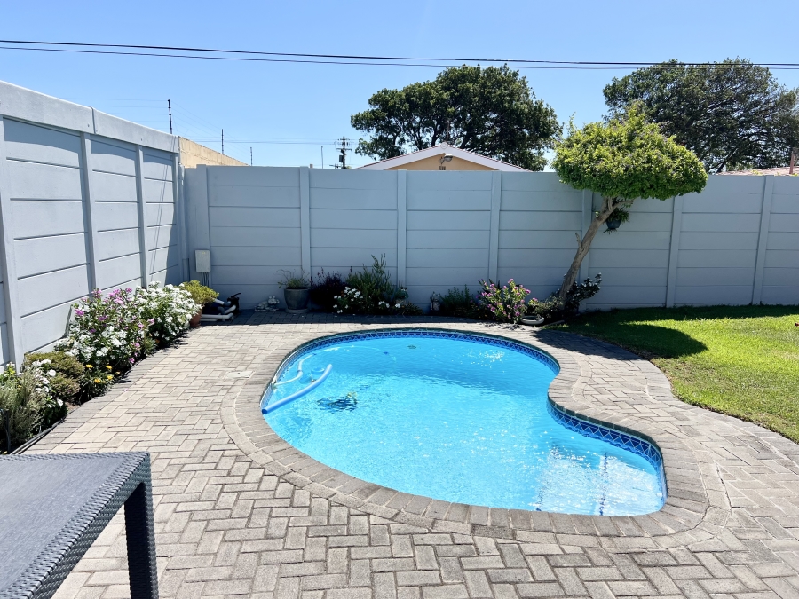 4 Bedroom Property for Sale in Richmond Estate Western Cape